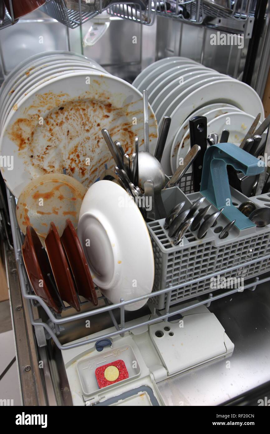 dishwasher-full-of-dirty-dishes-RF20CN.jpg